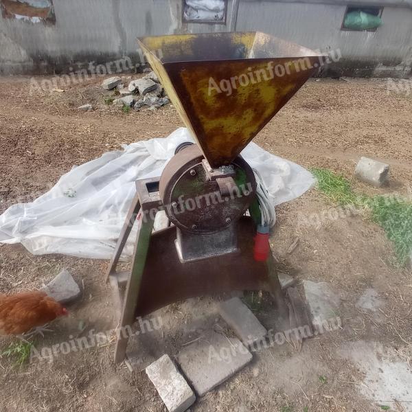 12 kalapácsos terménydaráló (380V) eladó Kiskunfélegyházán – kipróbálható