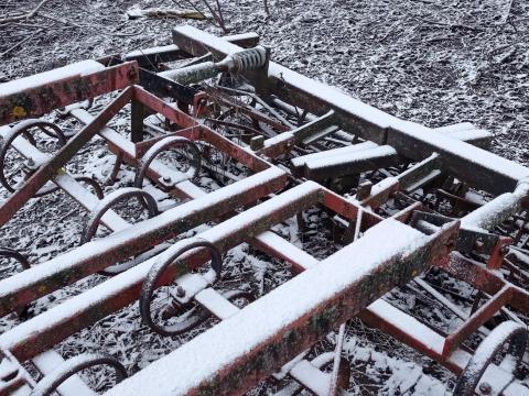 Eladó kombinátor 3,3 m duplasoros rögtörővel és lúdtalp kapákkal Eladó kombinátor 3,3 m duplasoros rögtörővel és lúdtalp kapákkal