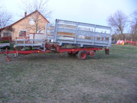 Eladó bálaszállító pótkocsi SPLS K-31 bálagyűjtő kocsi Eladó bálaszállító pótkocsi SPLS K-31 bálagyűjtő kocsi