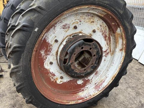 9, 5*42-es ikerkerék eladó