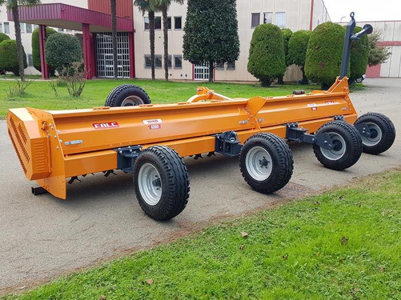 FALC Wind 6000 DT fix függesztett szárzúzó hosszirányú szállítóberendezéssel FALC Wind 6000 DT fix függesztett szárzúzó hosszirányú szállítóberendezéssel