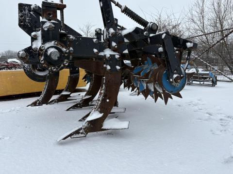 Vakond IS 4+1 talajlazító,  elmunkáló hengerrel eladó