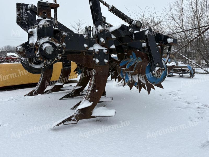 Vakond IS 4+1 talajlazító,  elmunkáló hengerrel eladó
