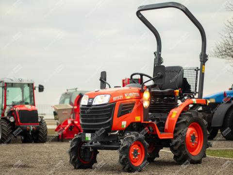 Kubota traktor, kompakt-kerti kistraktor fülke nélküli, 12 LE (új állapot) / Kubota B1121 Kubota traktor, kompakt-kerti kistraktor fülke nélküli, 12 LE (új állapot) / Kubota B1121