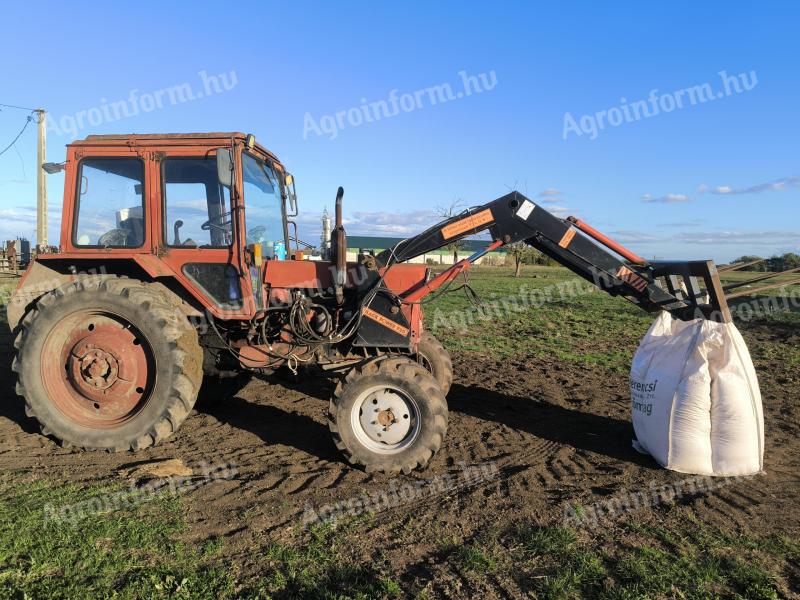 MTZ 550 homlokrakodóval