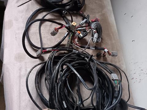 Trimble kábelköteg eladó XCN1050 és NAV 900 monitorhoz