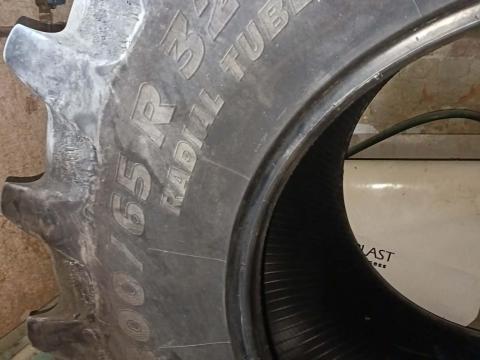 Kombájn gumi 2 db 800/65 R32