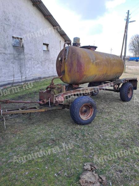 Eladó szippantós tartálykocsi