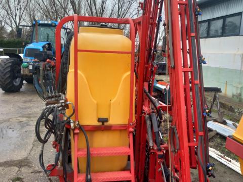 Permetező hidraulikus keretnyitással és elektrohidraulikus szakaszolással