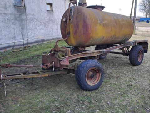 Eladó szippantós tartálykocsi