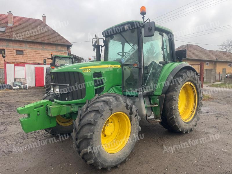JOHN DEERE 6330 TRAKTOR,  HOLLAND IMPORT . Magyar forgalmi és rendszám