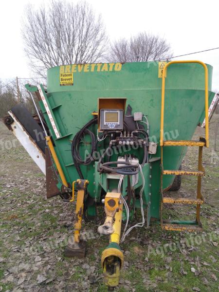 Italmix takarmánykeverő kiosztó kocsi