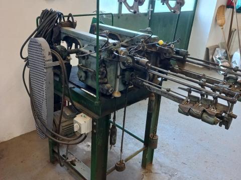 Vetélő csévélő és 4 db körkötő gép (szalmakoszorúhoz) egyben eladó