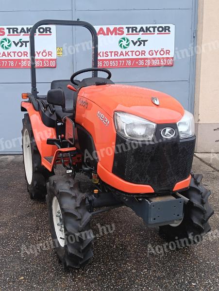 Kubota NB21 irányváltós,  összkerékhajtású,  szervokormányos,  21 lóerős japán kistraktor