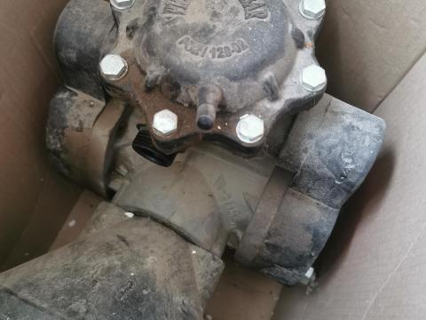 Eladó 600 literes permetező 12 méteres önbeálló kerettel