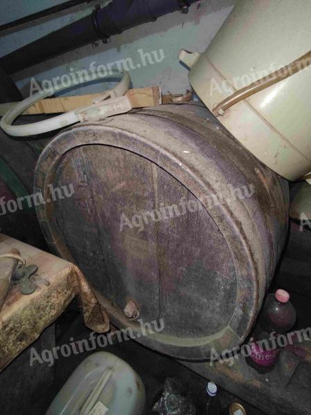 Használt tölgyfa boroshordók több méretben eladók
