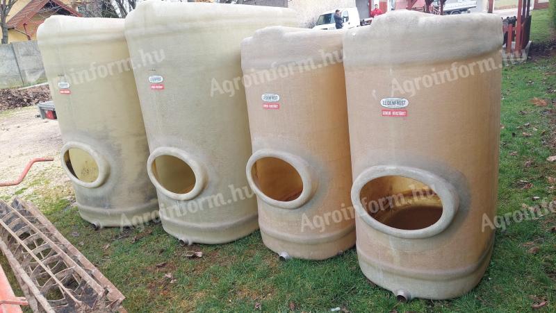 Eladó üvegszálas tartályok 1000 és 2000 literes méretben