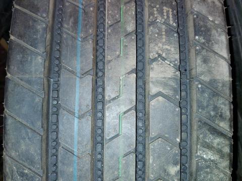 Eladó 275/70 R22,5 kamion gumik