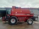 Case IH 2388 Axial Flow kombájn gabonaadapterrel és repce kaszával