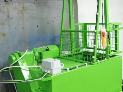 Kertészeti tőzeg bálabontó ellenáramú keverő