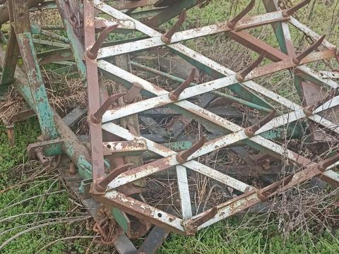 Összecsukható fogas borona