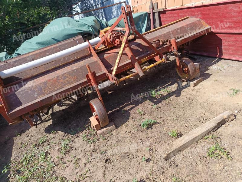 Rumpstad bakhátoló eladó - 4 soros, új kapákkal