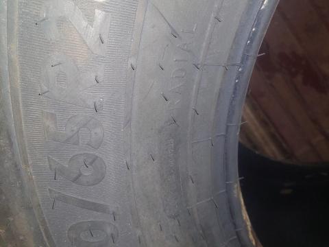 Eladó 540/65R28 gumi