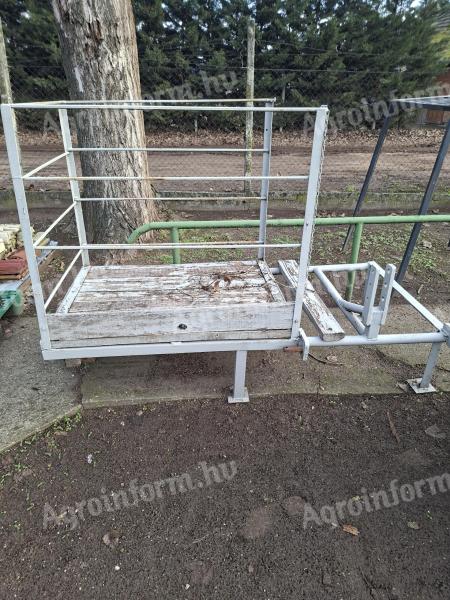 Metsző állvány,  hárompontra szerelhető