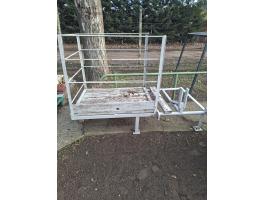 Metsző állvány,  hárompontra szerelhető