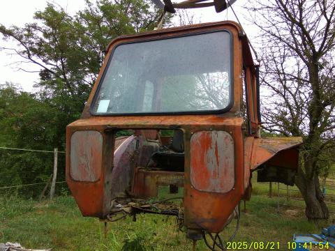 MTZ 80-as traktorra,  hegesztésre szoruló kisfűlke,  ajtók nélkűl