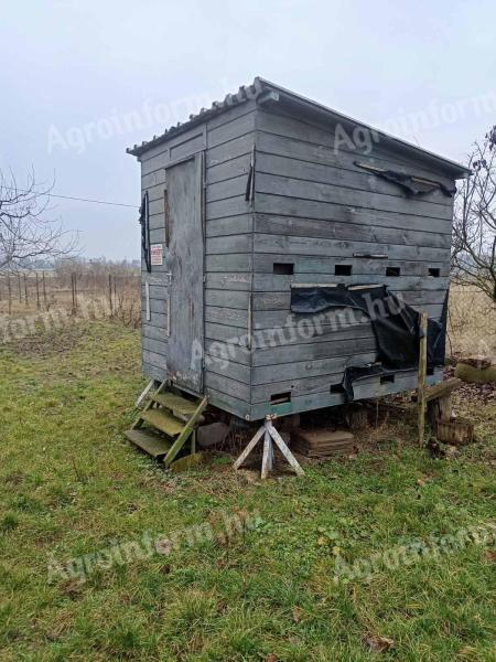 Méhész konténer és méh kaptárak eladók