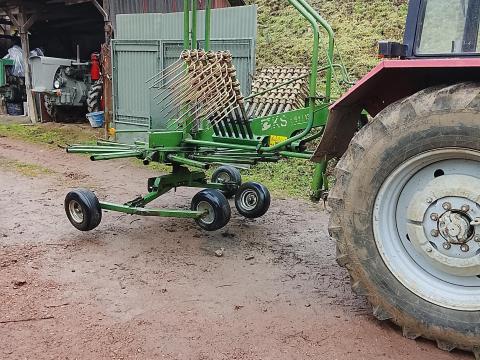 Krone 460-as rendsodró kardánnal, kivehető karokkal, tandemtengellyel eladó