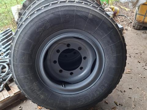 9.00x20-as hw 60-11 komplett kerekek 9.00x20-as hw 60-11 komplett kerekek