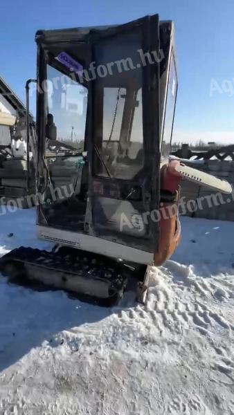 Takeuchi TB015 (yanmar motoros)