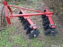 Eladó alig használt kis traktor tartozékokkal
