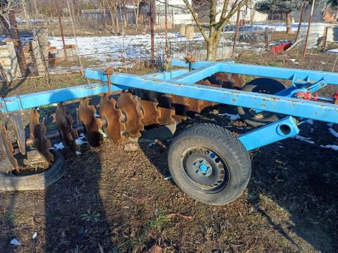 Vontatott tárcsa eladó, alig használt, jó állapotban