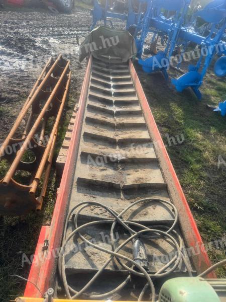 CLIMAX (HOLLAND) SZÁLLÍTÓSZALAG,  FELHORDÓSZALAG,  4 MÉTER HOSSZÚ . 380V MOTOR