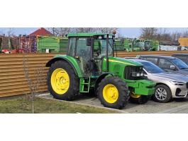 John Deere 6320 SE, PowrQuad 16/16 váltó, 40 km/h, fix első híd, 1+2 körös légfék, állítható felnik