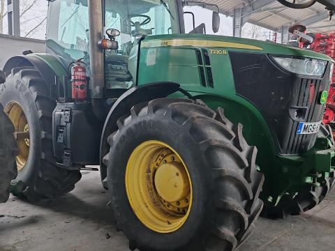 John Deere 7230R