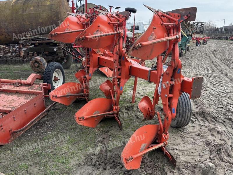 Kuhn 4 fejes váltvaforgató eke 4+1 5 fejes eke