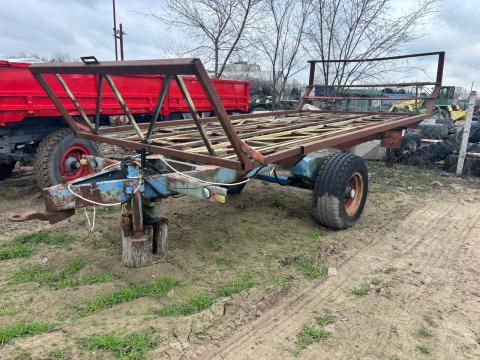 Hódgép agrováz Piros rendszámos bálaszállító