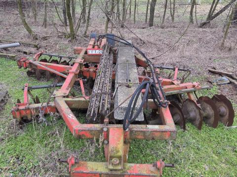Eladó FFT tárcsa, erős váz, hidraulikás kialakítás