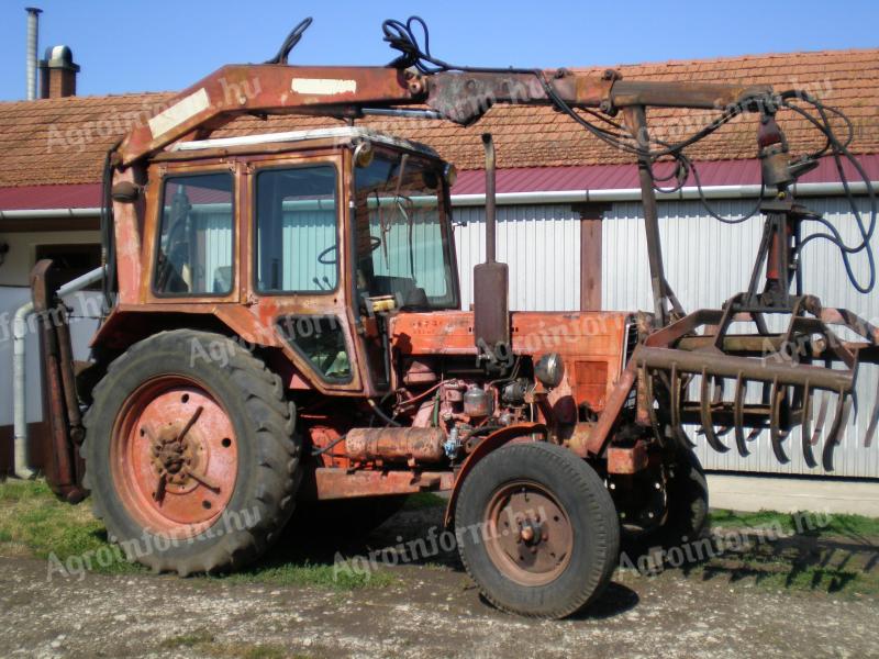 MTZ-80 KCR 4010-es daruval szerelve