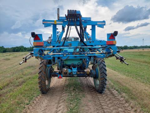 Berthoud Racer 2500 vontatott permetező,  vizsgával