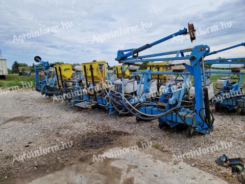 Eladó 2 db Monosem 12 soros összecsukhatós vetőgép.A 2 darab együtt 3.500.000Ft