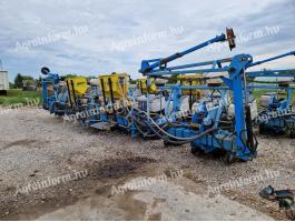 Eladó 2 db Monosem 12 soros összecsukhatós vetőgép.A 2 darab együtt 3.500.000Ft