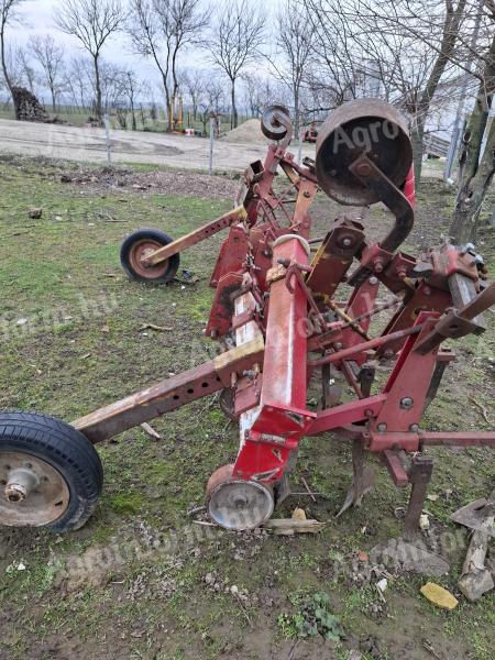 Sorközművelő kultivátor