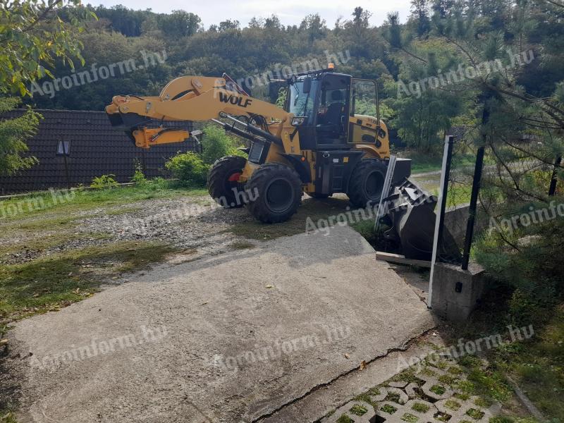 Derékcsuklós homlokrakodó műszakival, 9 választható adapterrel eladó