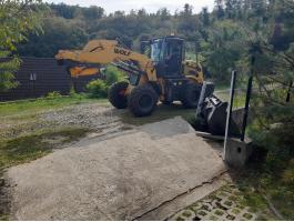 Derékcsuklós homlokrakodó műszakival, 9 választható adapterrel eladó