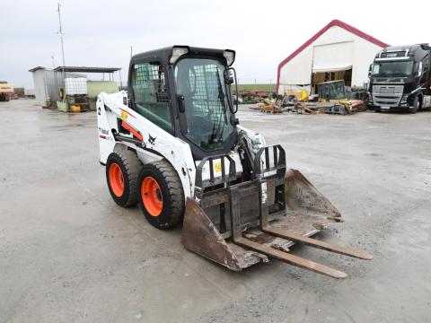 Eladó Bobcat S450 kompakt csúszókormányzású rakodó